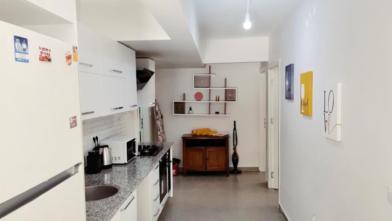 Central Location , Modern Family , Near Sea