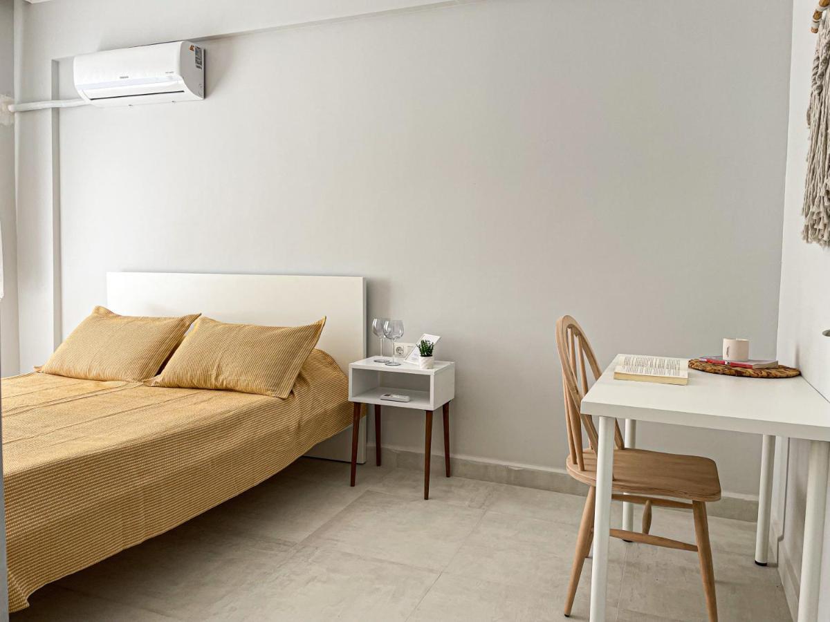 Central Location , Modern Family , Near Sea
