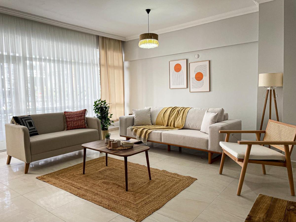 Central Location , Modern Family , Near Sea
