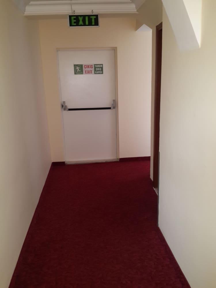 Lara Hotel 3*