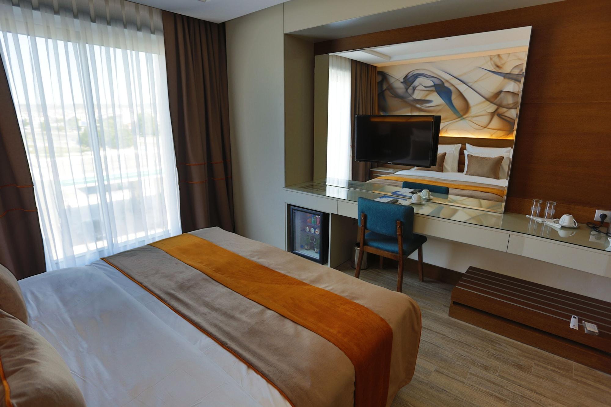 B Business & Hotel