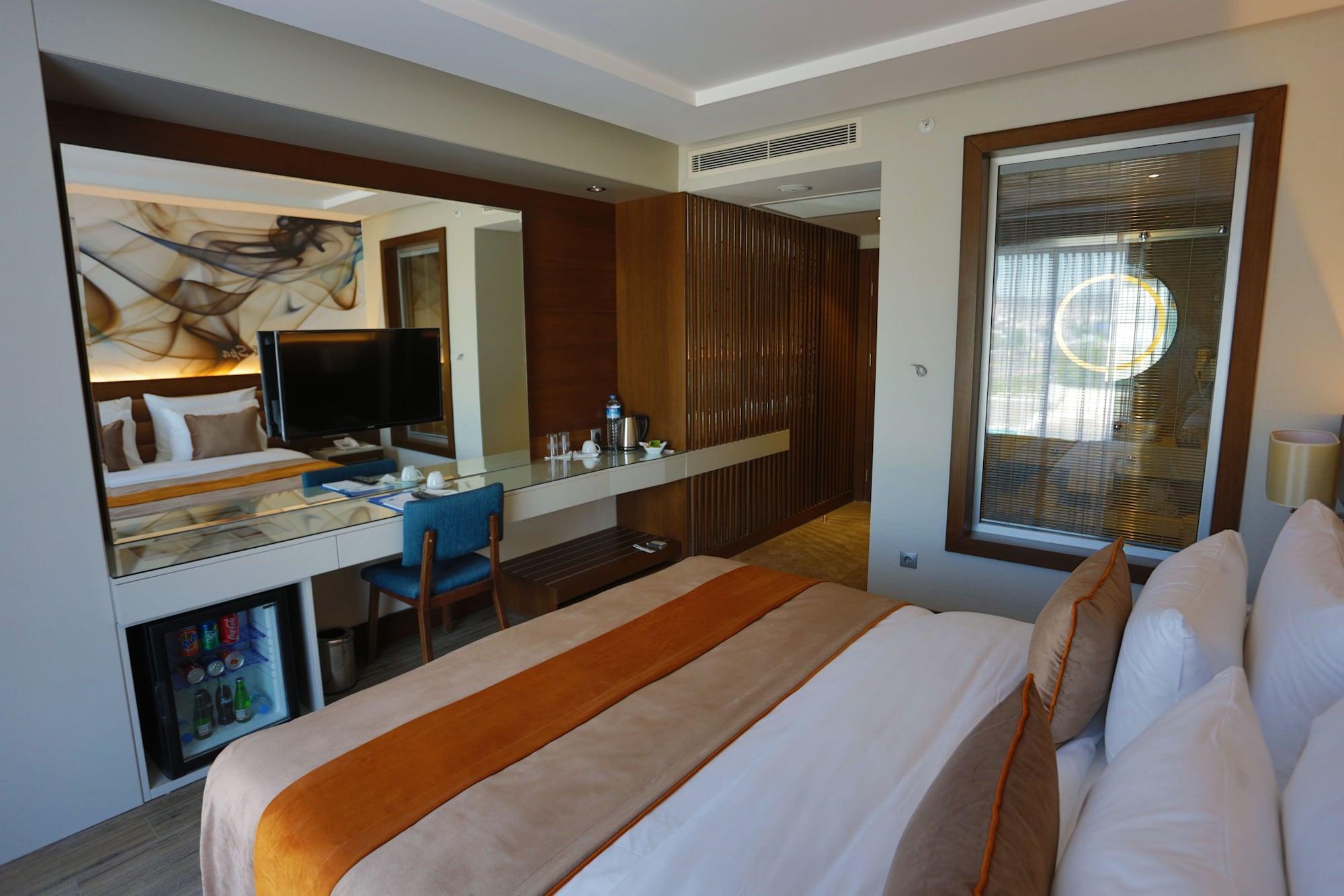 B Business & Hotel