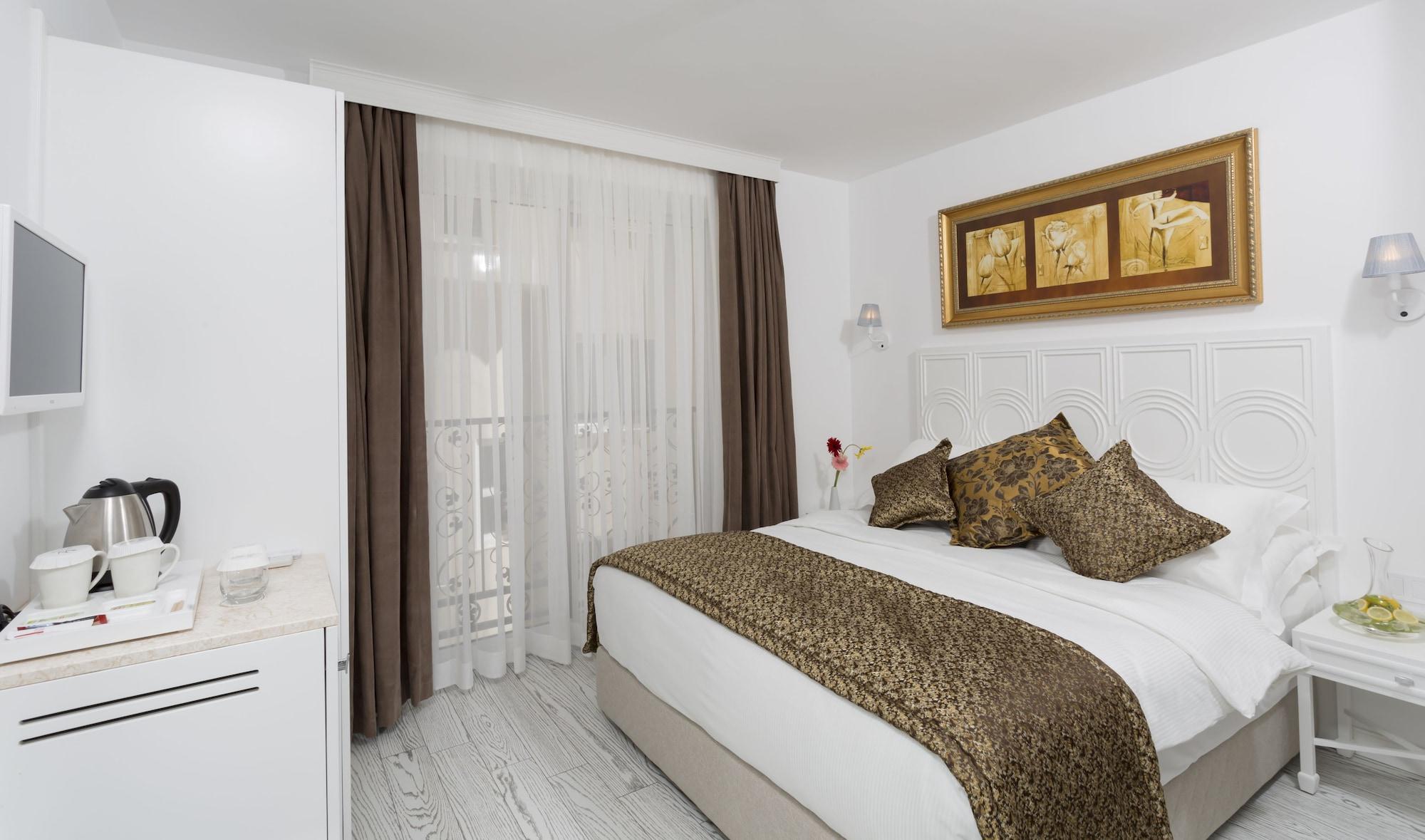 Hotel Wise & - Adults Only 3*