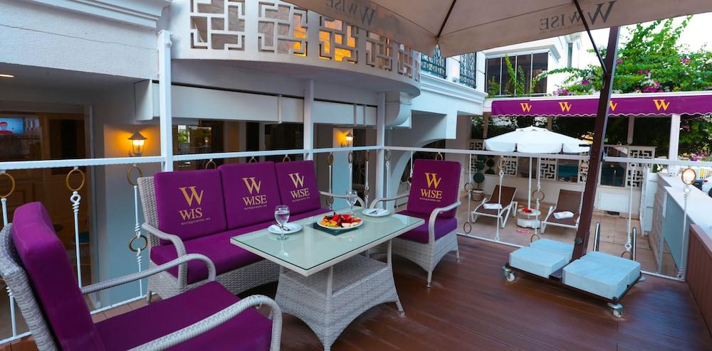 Wise & - Adults Only 3*