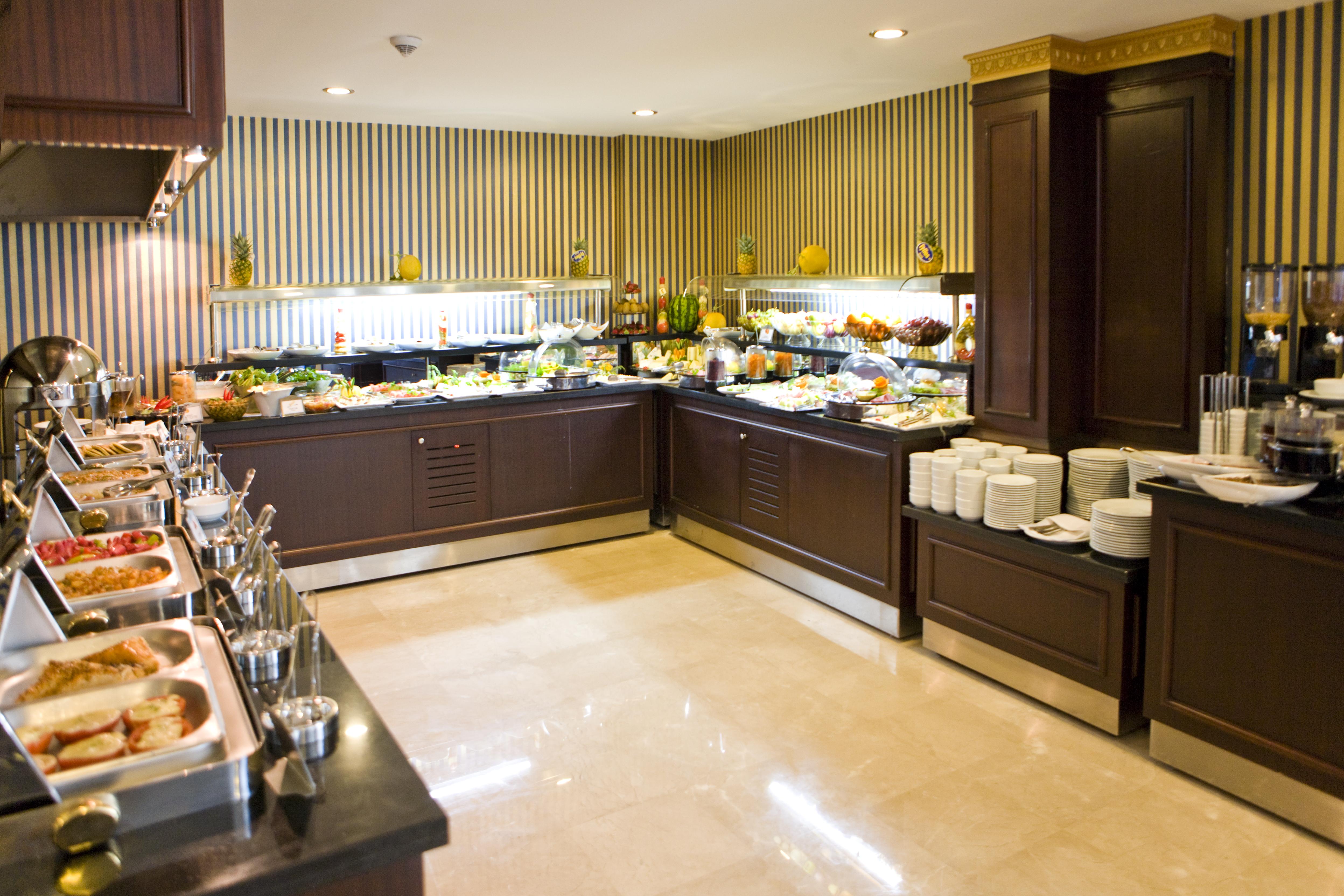 Latanya Palm & Airport Hotel