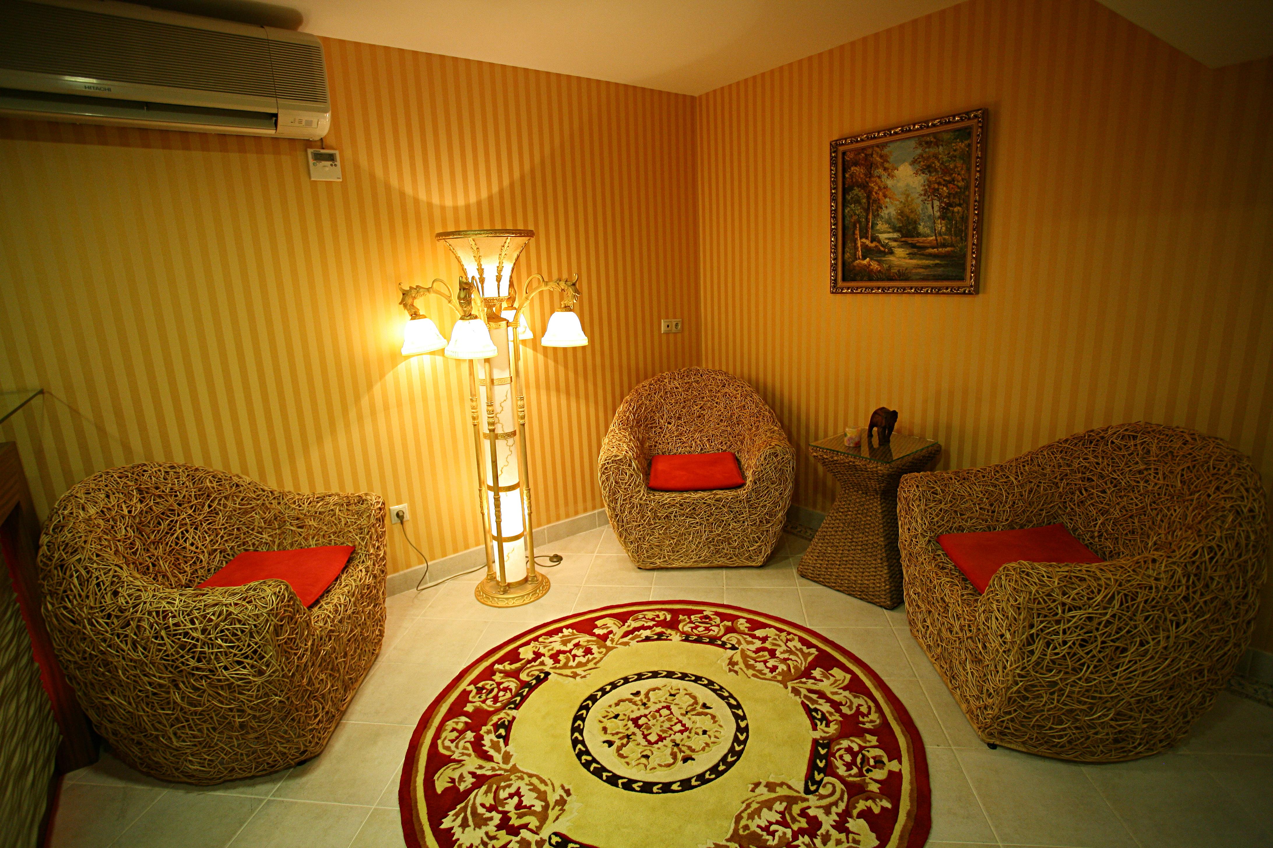 Latanya Palm & Airport Hotel 4*