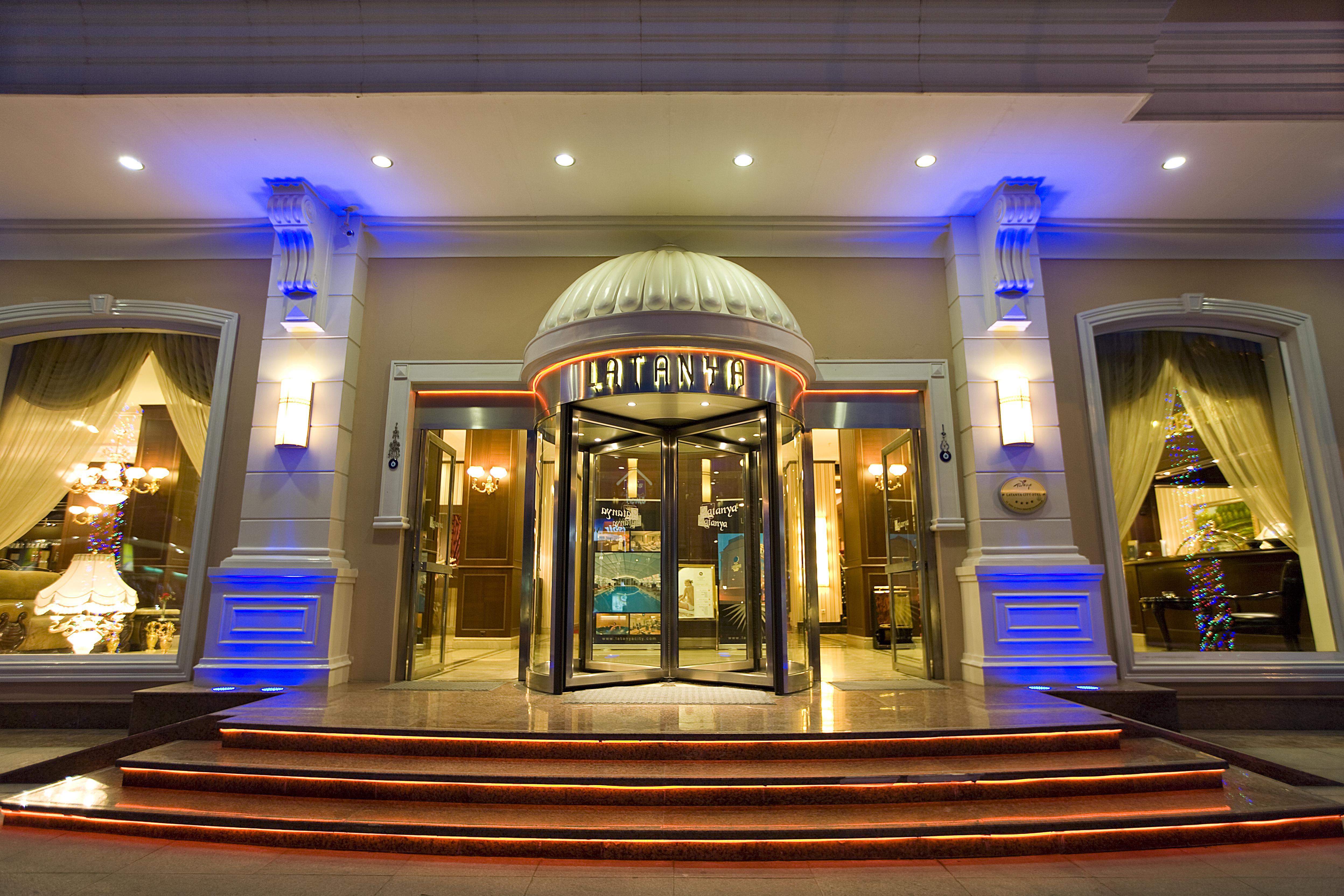 Hotel Latanya Palm & Airport 4*