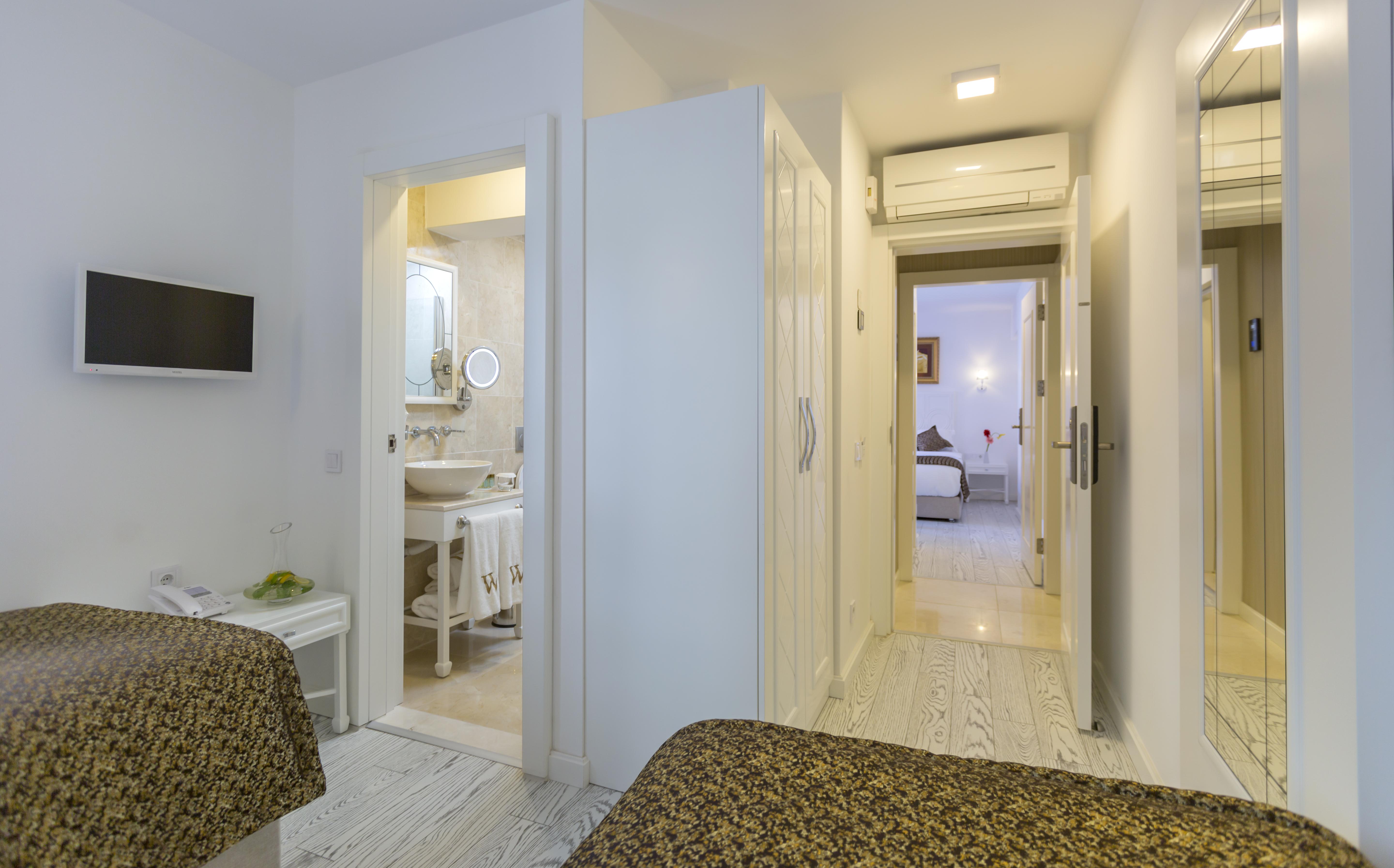 Wise & - Adults Only Hotel 3*