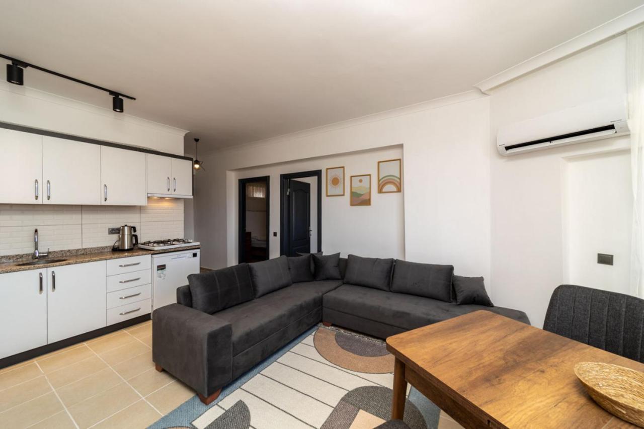 Sea View Flat With Balcony Near In Aksu Apartment Antalya