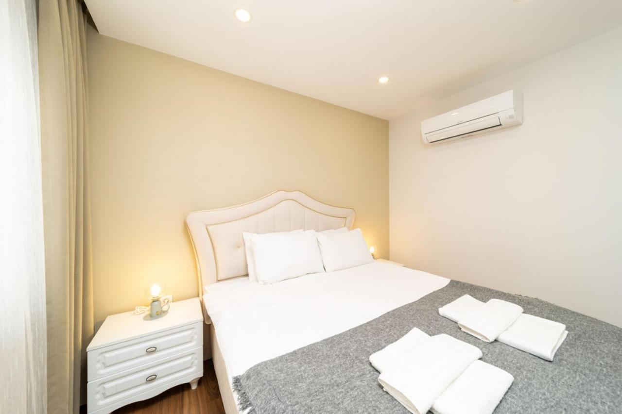 Central Flat With Balcony Near Sea In Muratpasa * Antalya