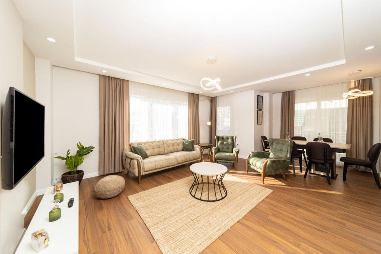 Apartment Central Flat With Balcony Near Sea In Muratpasa *