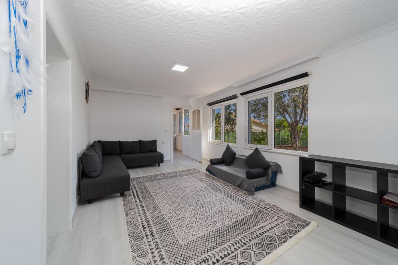 Serene House With Sea View And Garden In Muratpasa Apartment