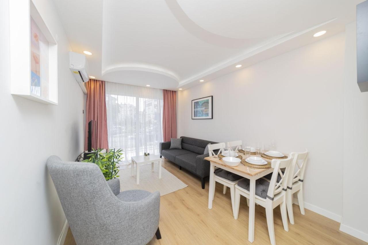 Fully Furnished Spacious Flat In Muratpasa Apartment *