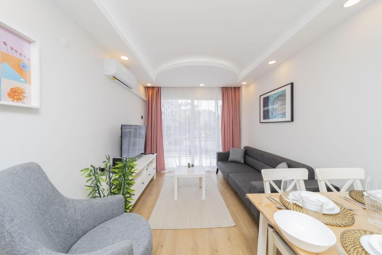 Fully Furnished Spacious Flat In Muratpasa *
