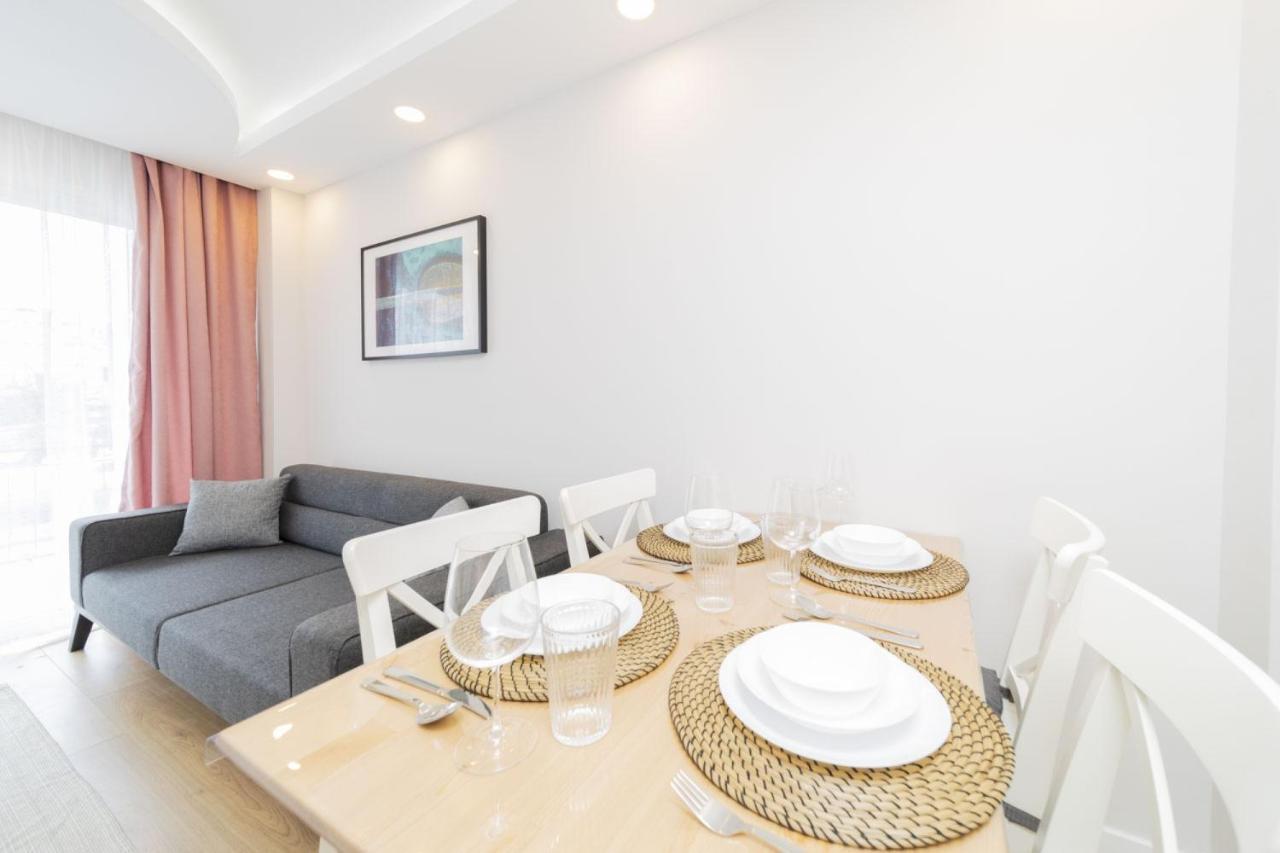 Fully Furnished Spacious Flat In Muratpasa Apartment