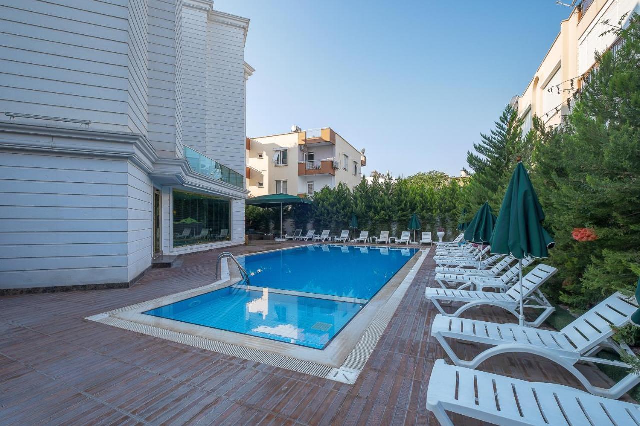 S White Hotel