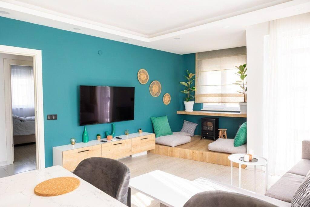 Cozy Insta-worth 2br W King Bed Jamaa *