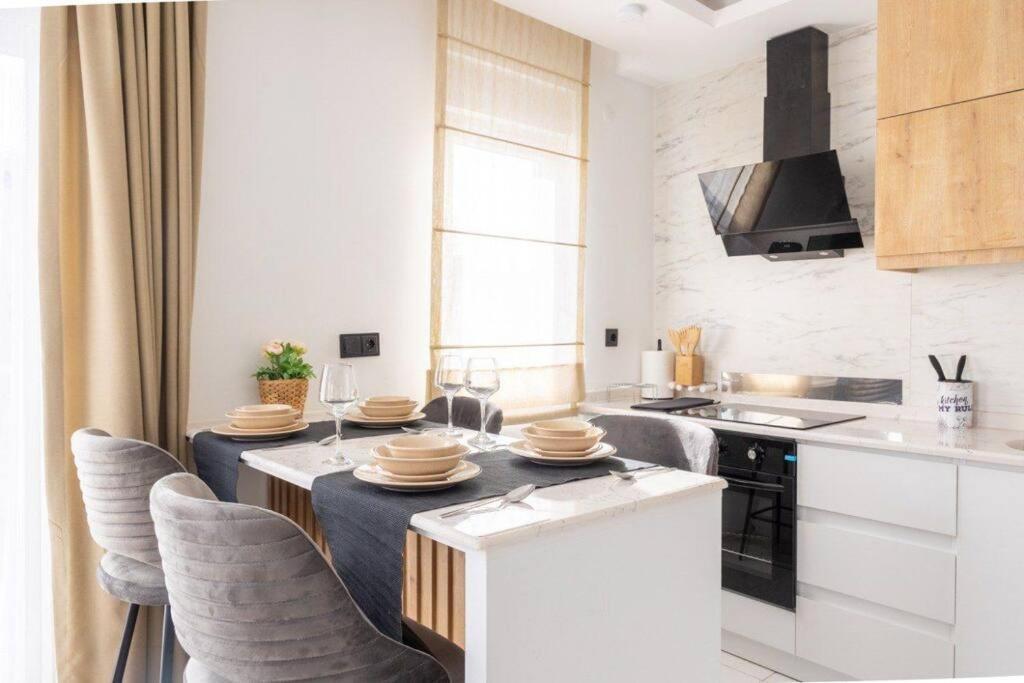 Cozy Insta-worth 2br W King Bed Jamaa Apartment