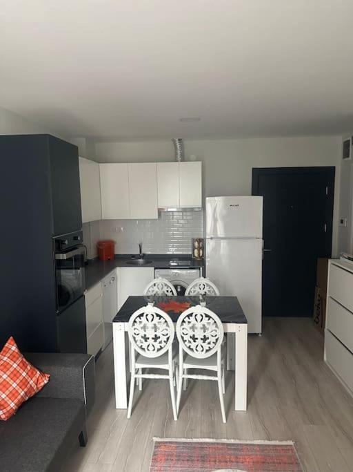 Havalimani Ve Avm Yakini Havuzlu Lux1+1 Ozel Fiyat Apartment *