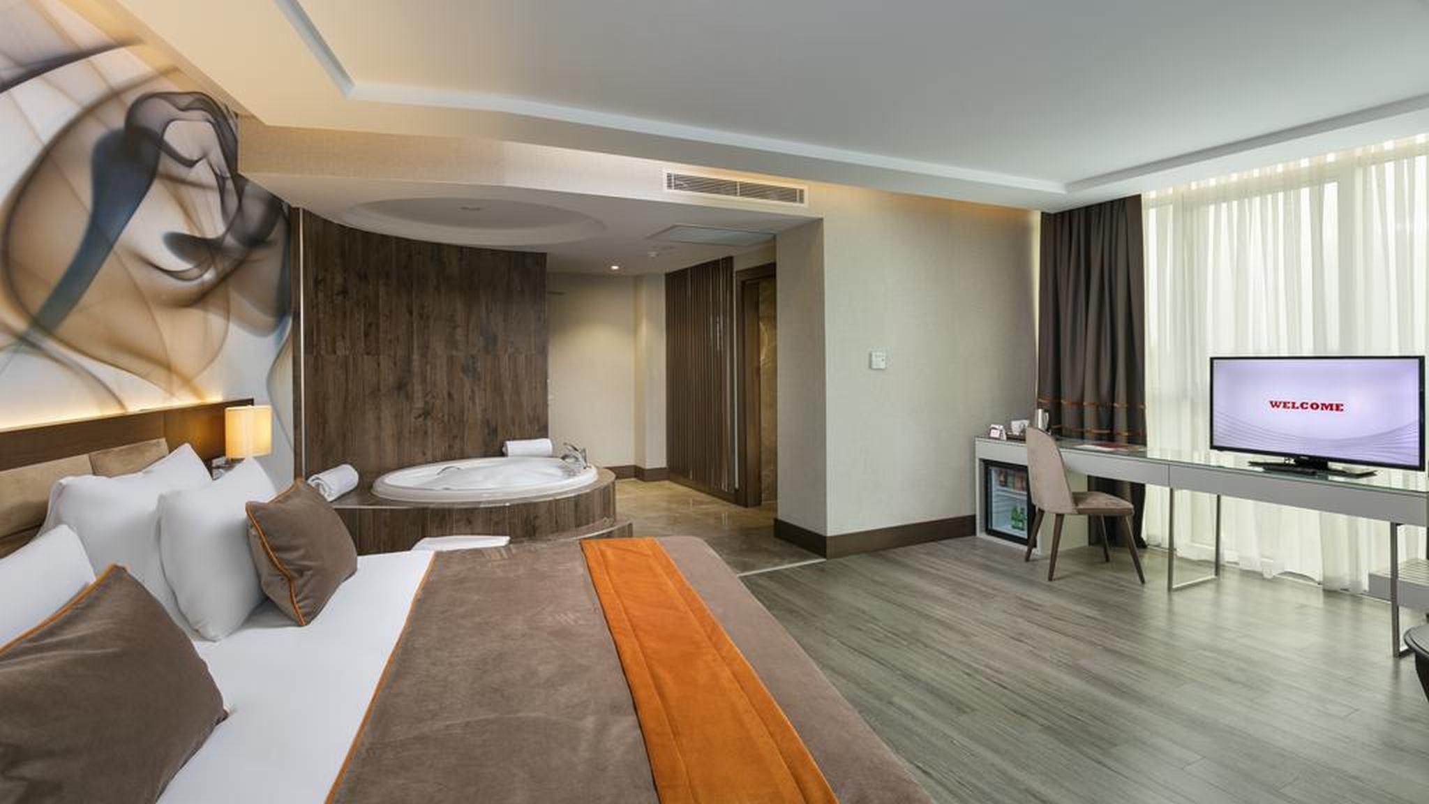 Hotel B Business &
