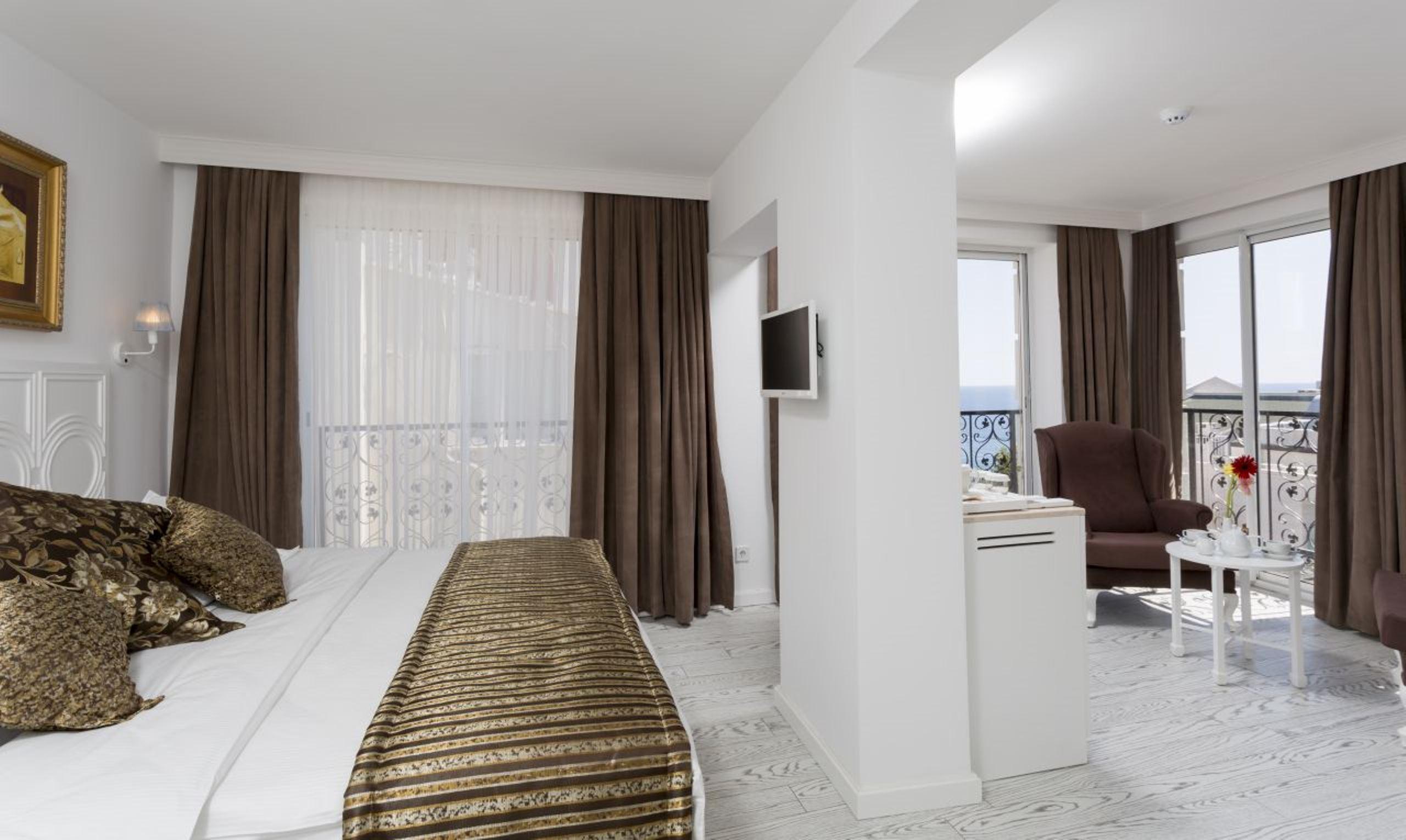 Hotel Wise & - Adults Only 3*