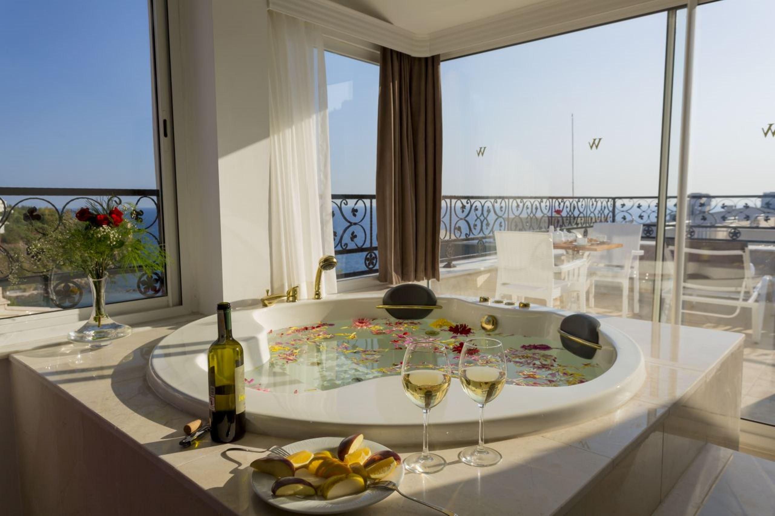 Hotel Wise & - Adults Only 3*