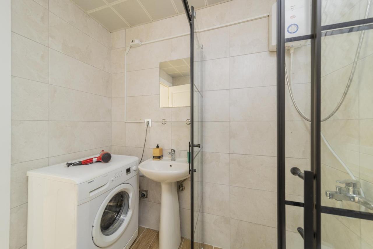 Luminous Flat W Shared Pool 5 Min To Lara *