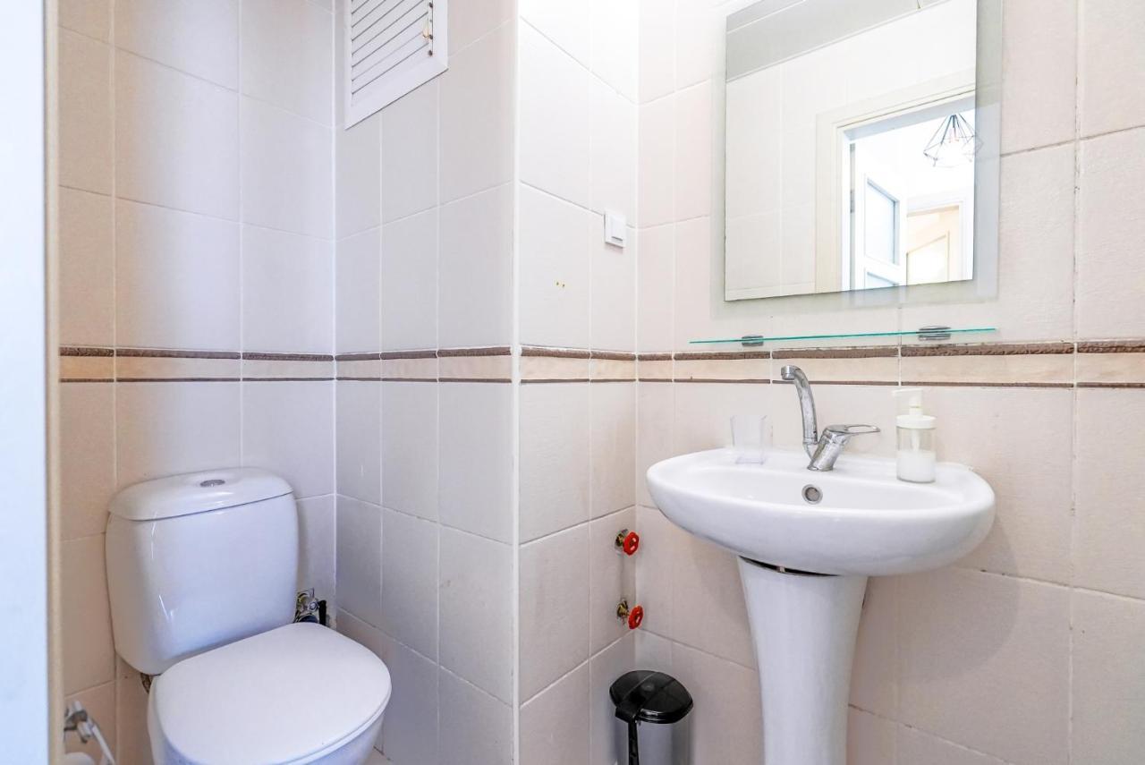 Charming Oasis With Balcony 3 Min To Apartment *