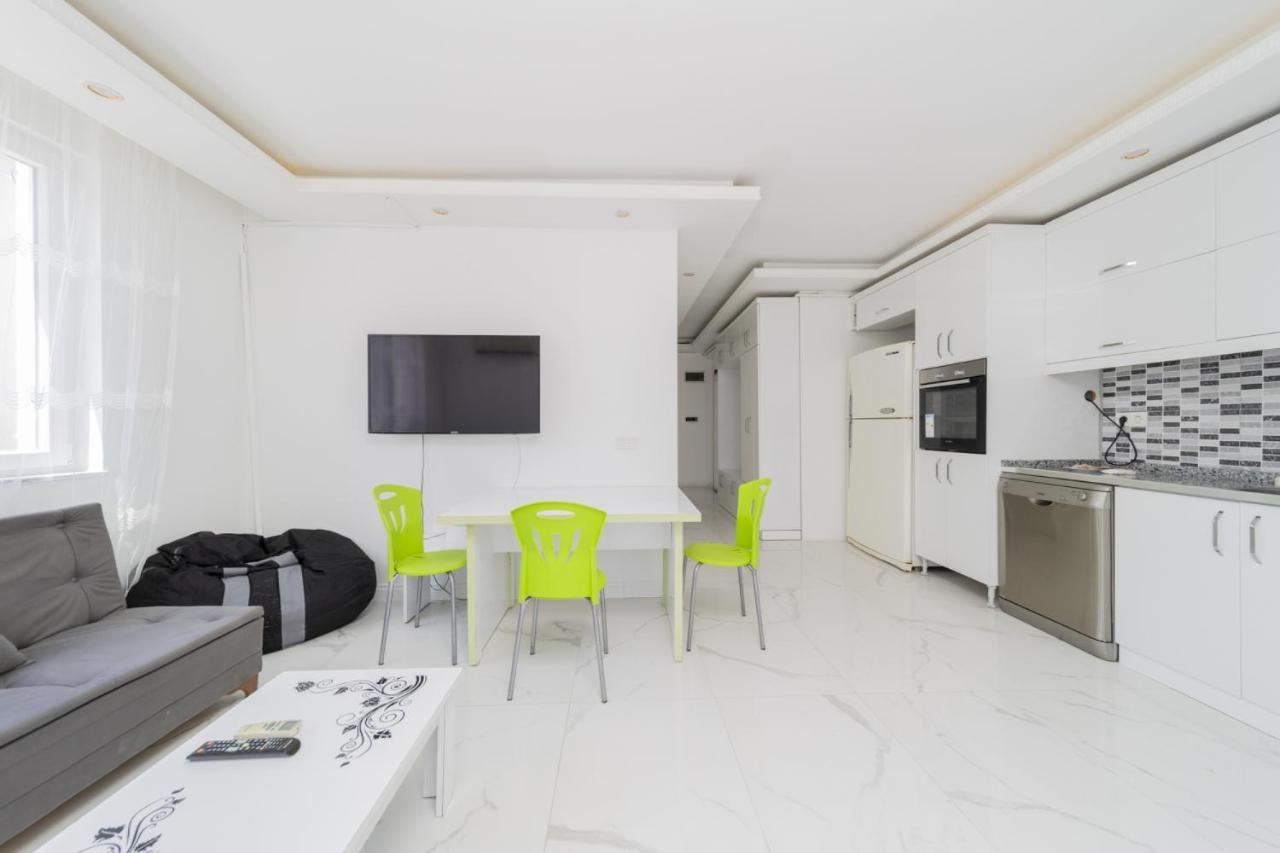 Daire Furnished Flat W Balcony 2 Min To In Antalya