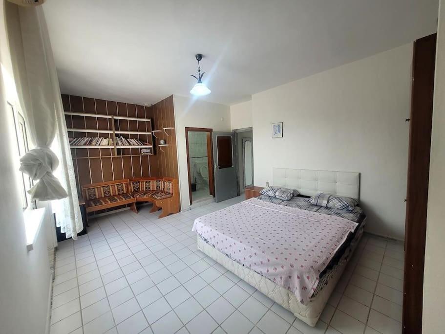 Deniz Manzarali Genis Daire Apartment
