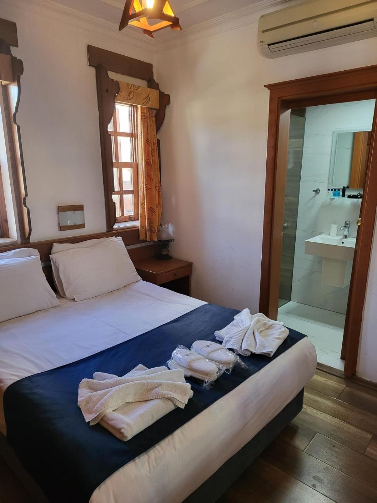 Karyatit Kaleici Otel 2*