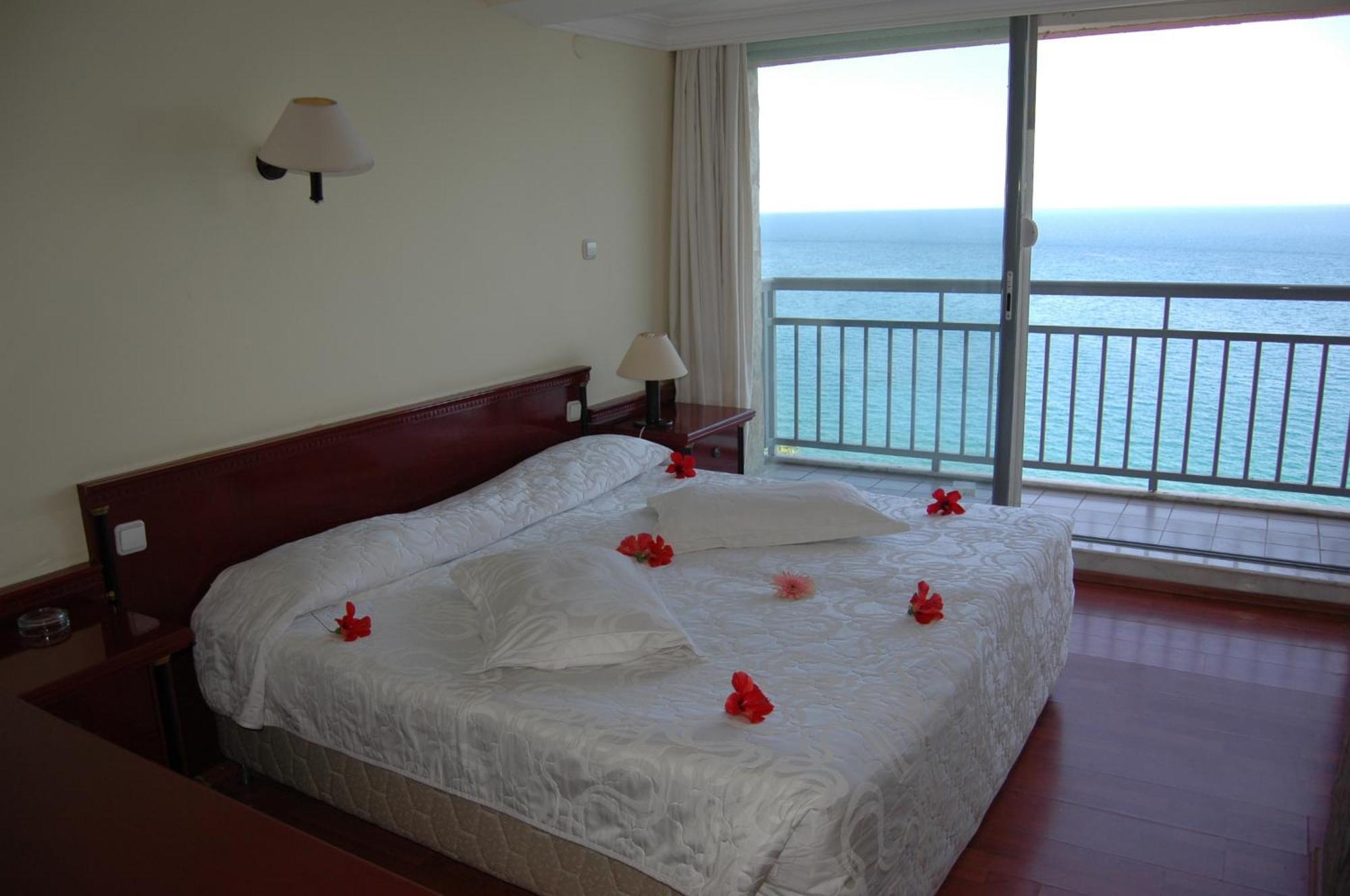 Otel Lara 3*