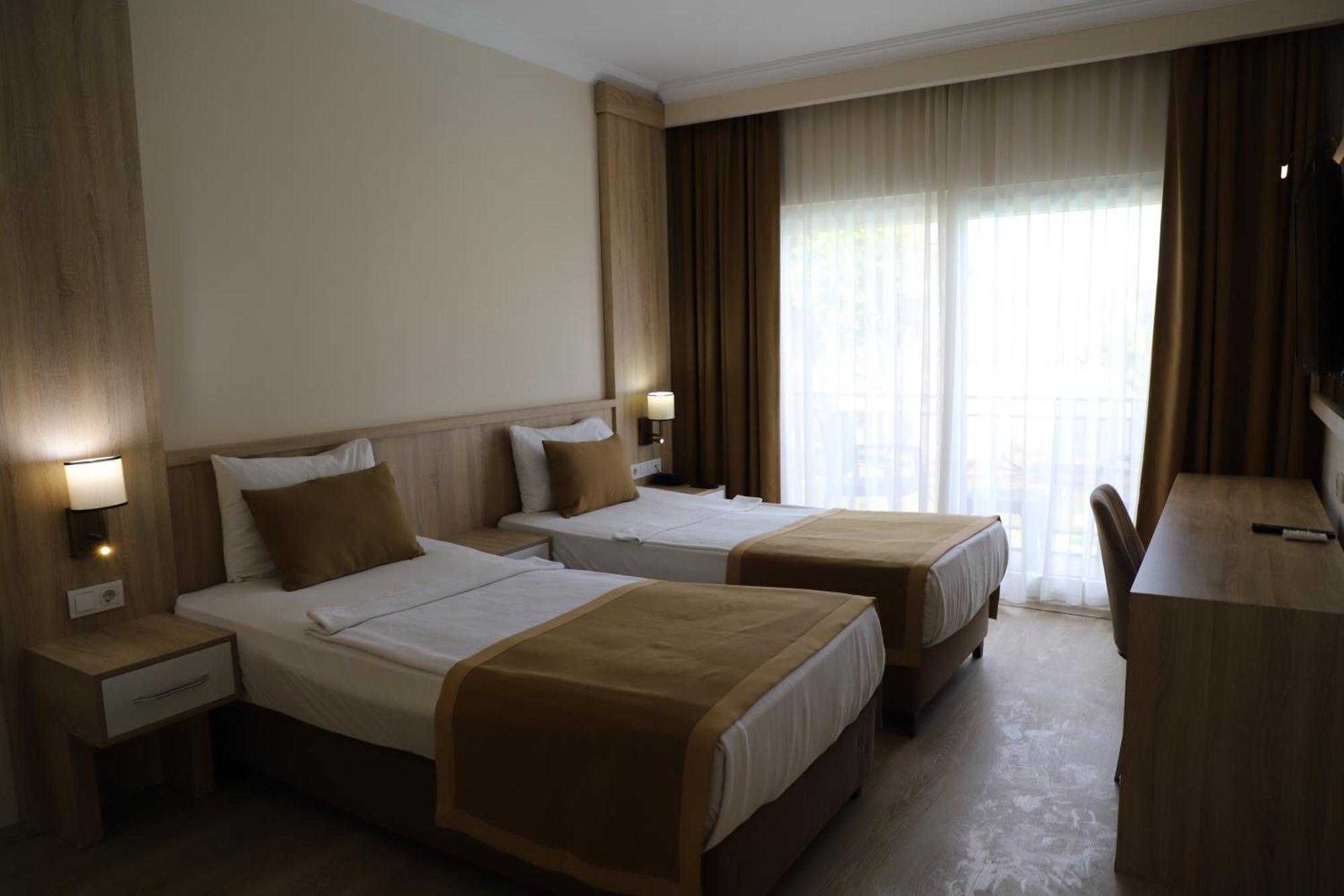 Hotel Lara Garden