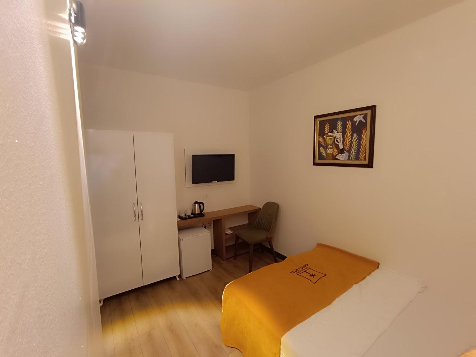 Comfy Lara Hotel