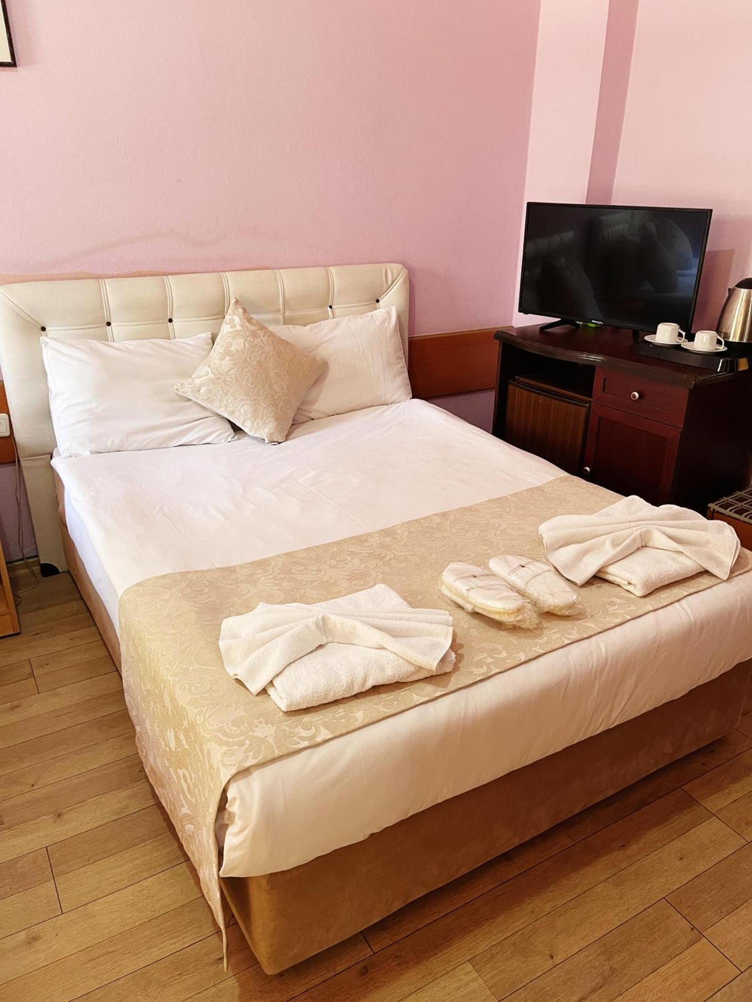 Karyatit Kaleici Otel 2*