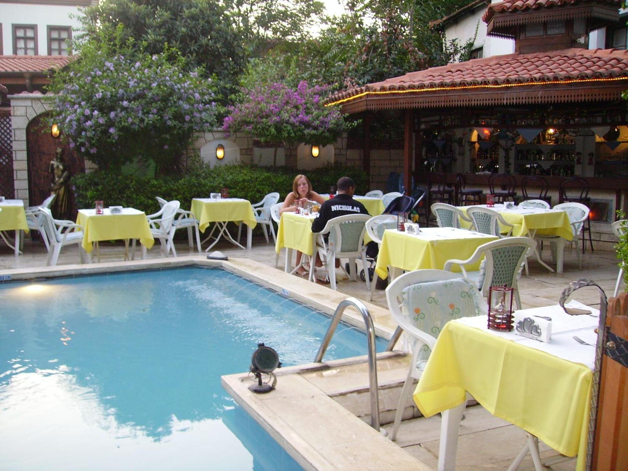 Otel Karyatit Kaleici Antalya