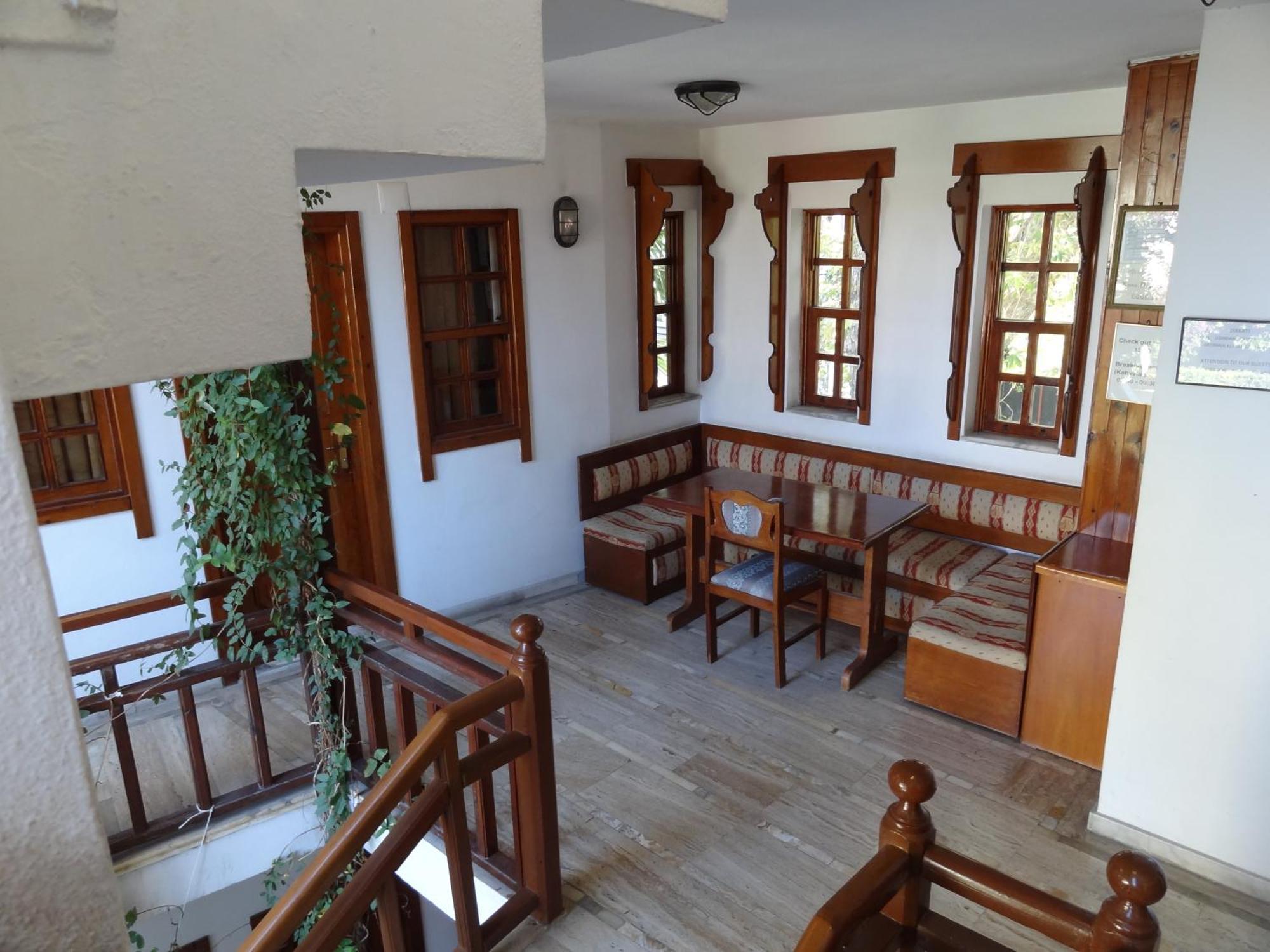 Otel Karyatit Kaleici Antalya