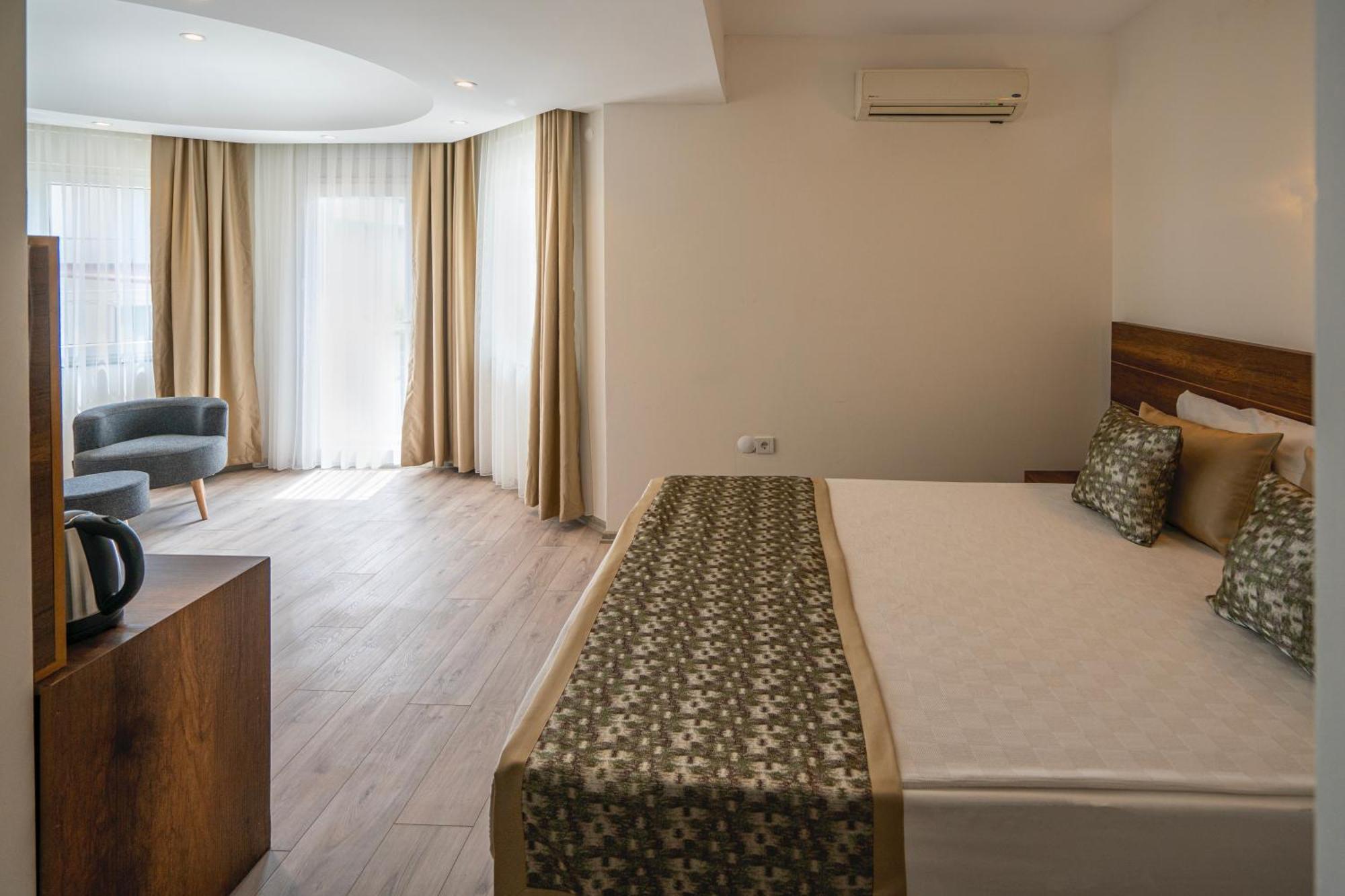 Dg Rose Hotel
