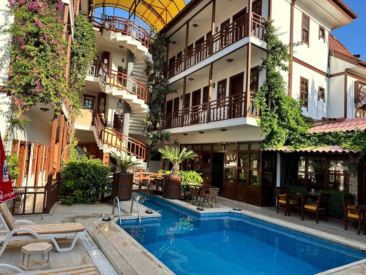 Karyatit Kaleici Otel 2*