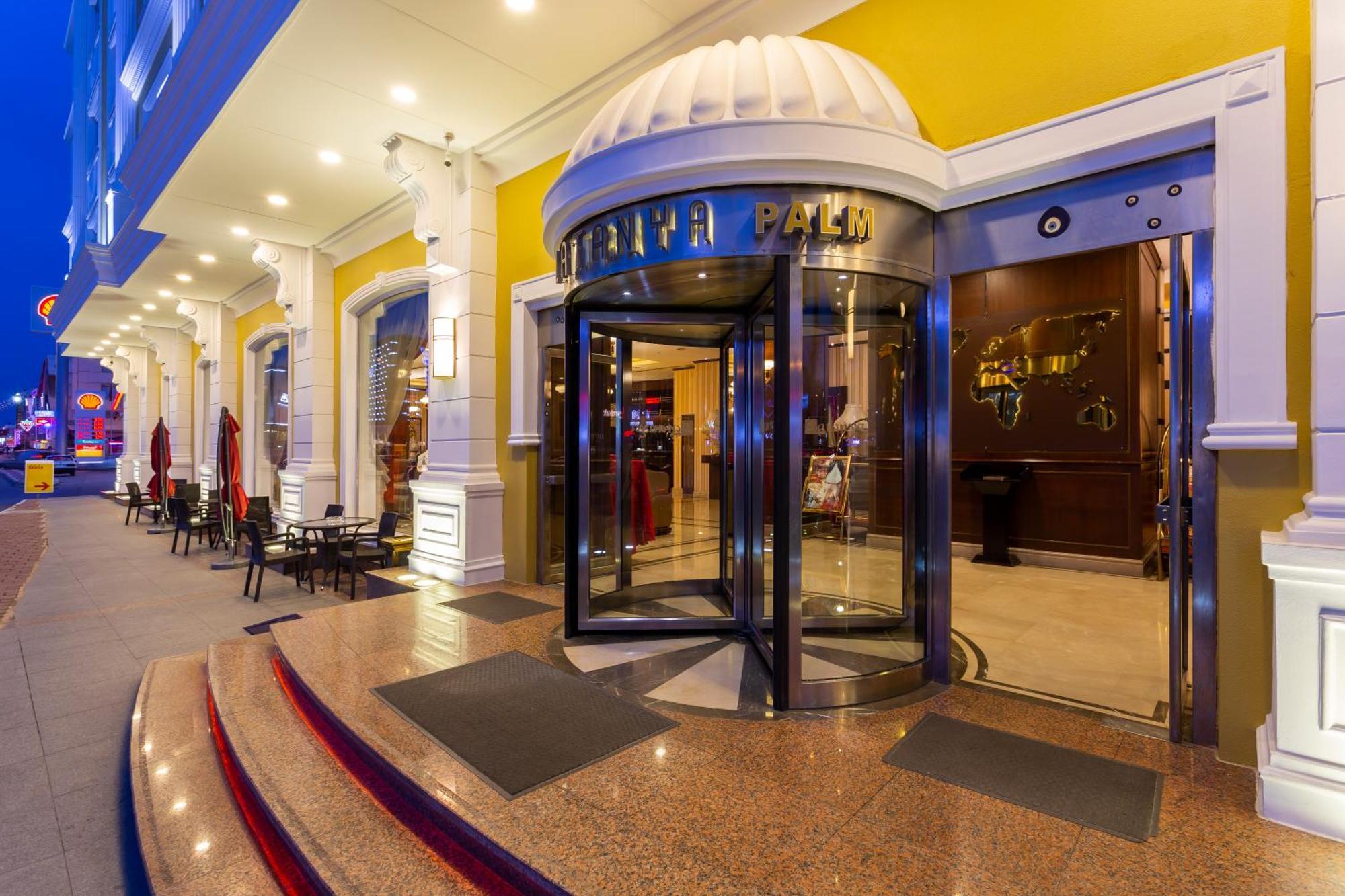 Hotel Latanya Palm & Airport