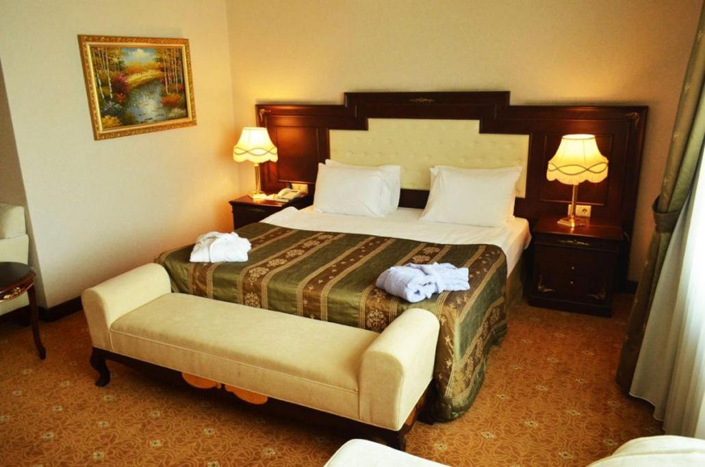 Latanya Palm & Airport Hotel