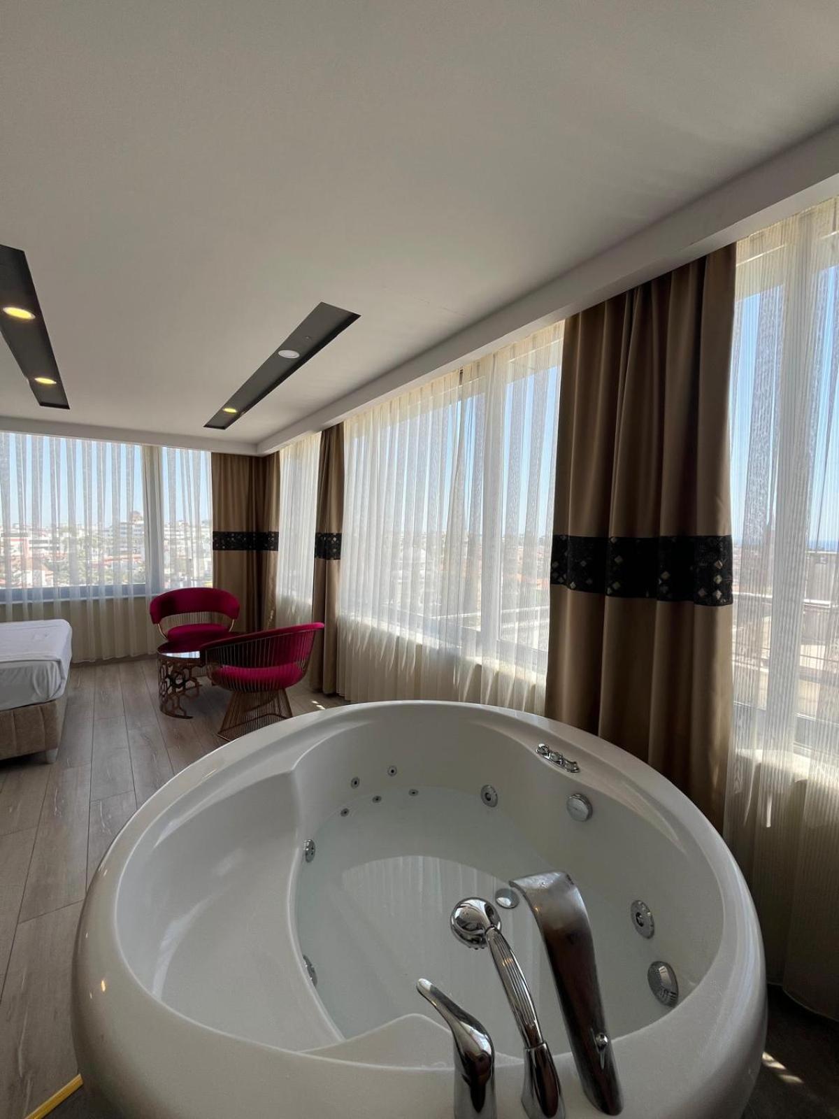 Golden Lux Hotel