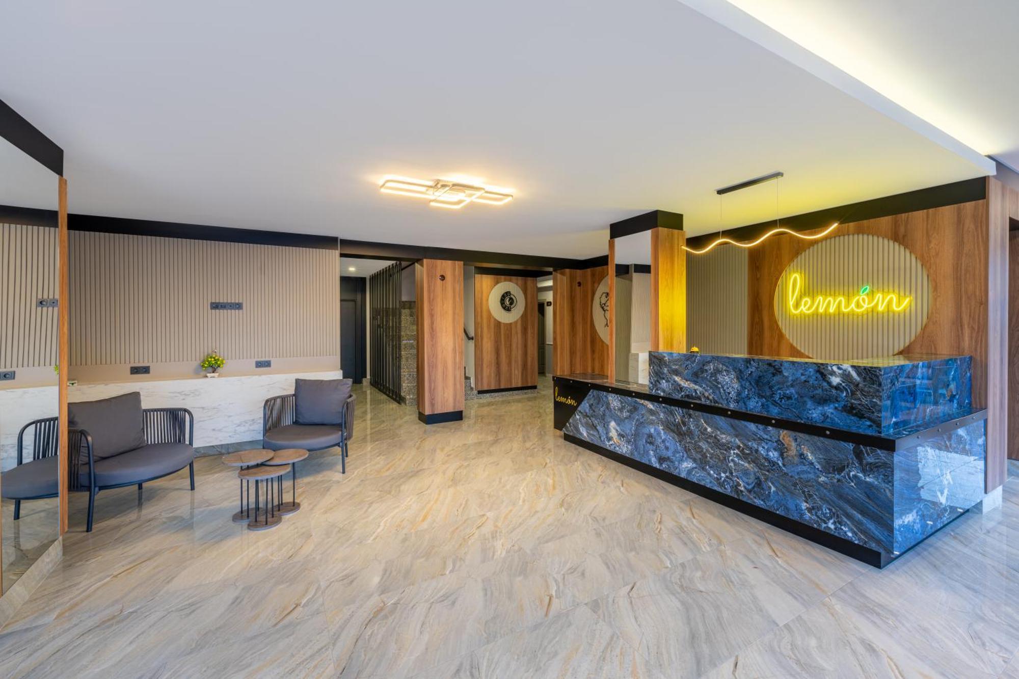 Lemon Hotel