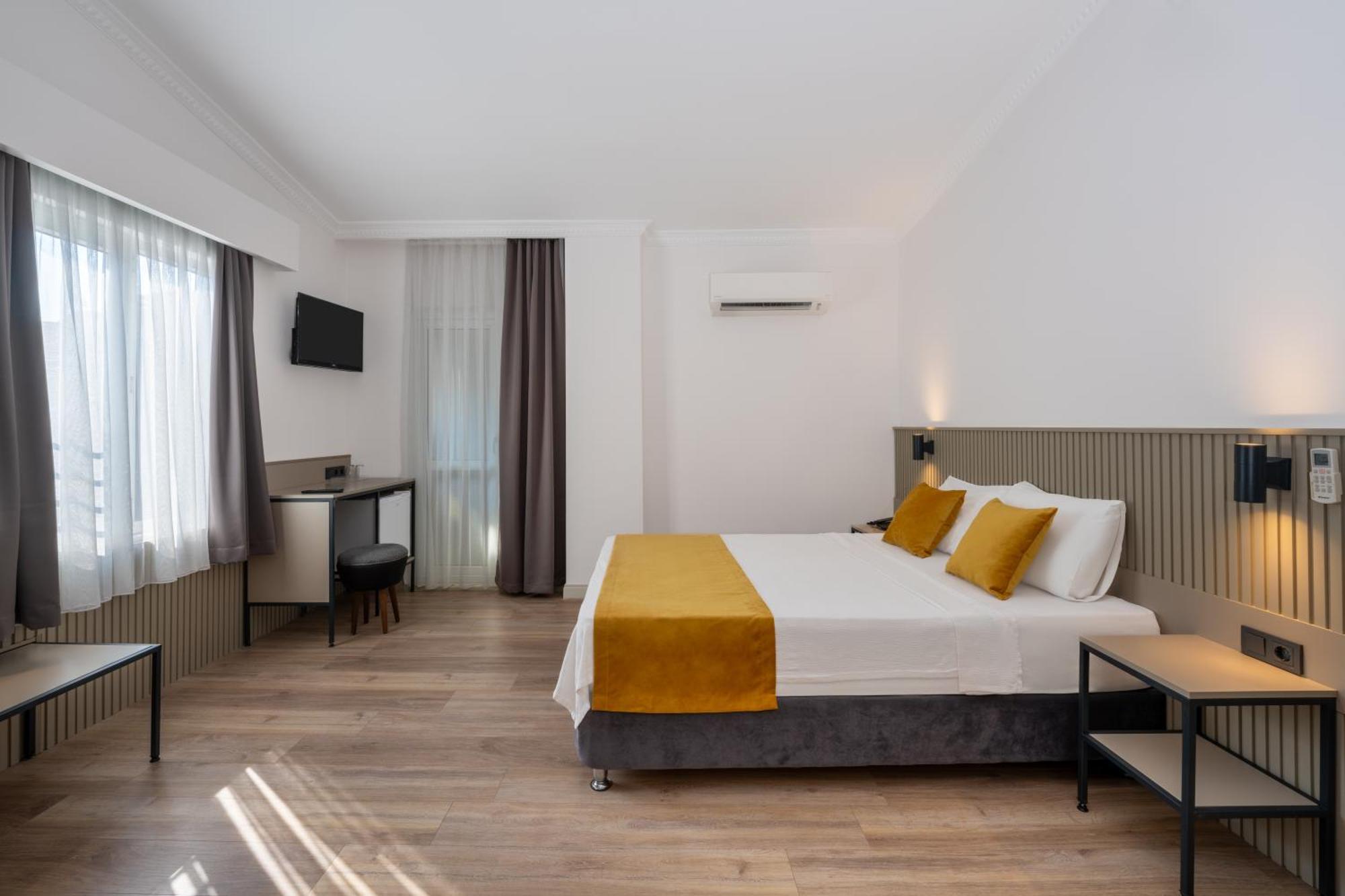 Lemon Hotel
