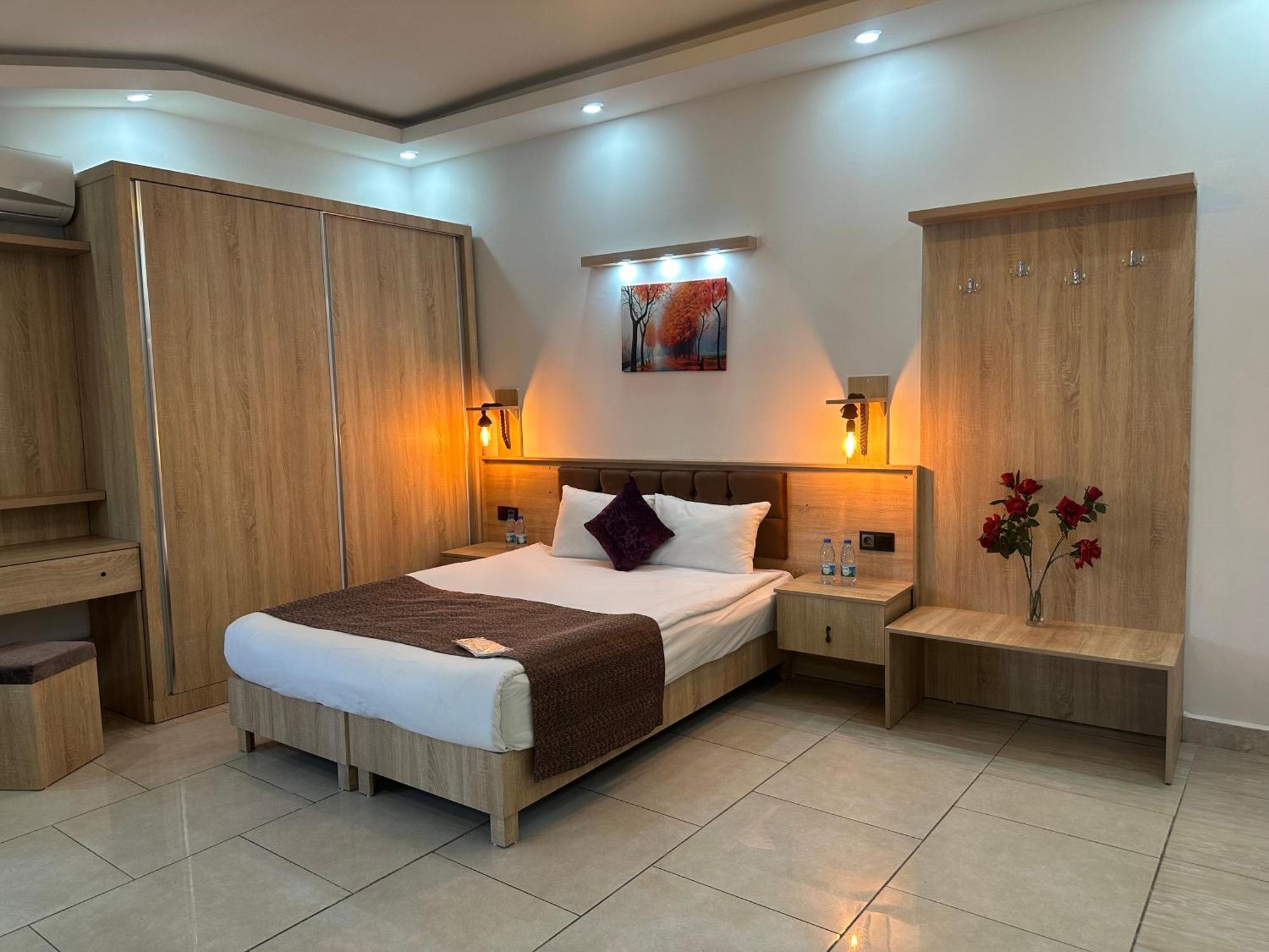 Hotel Beyond 2*