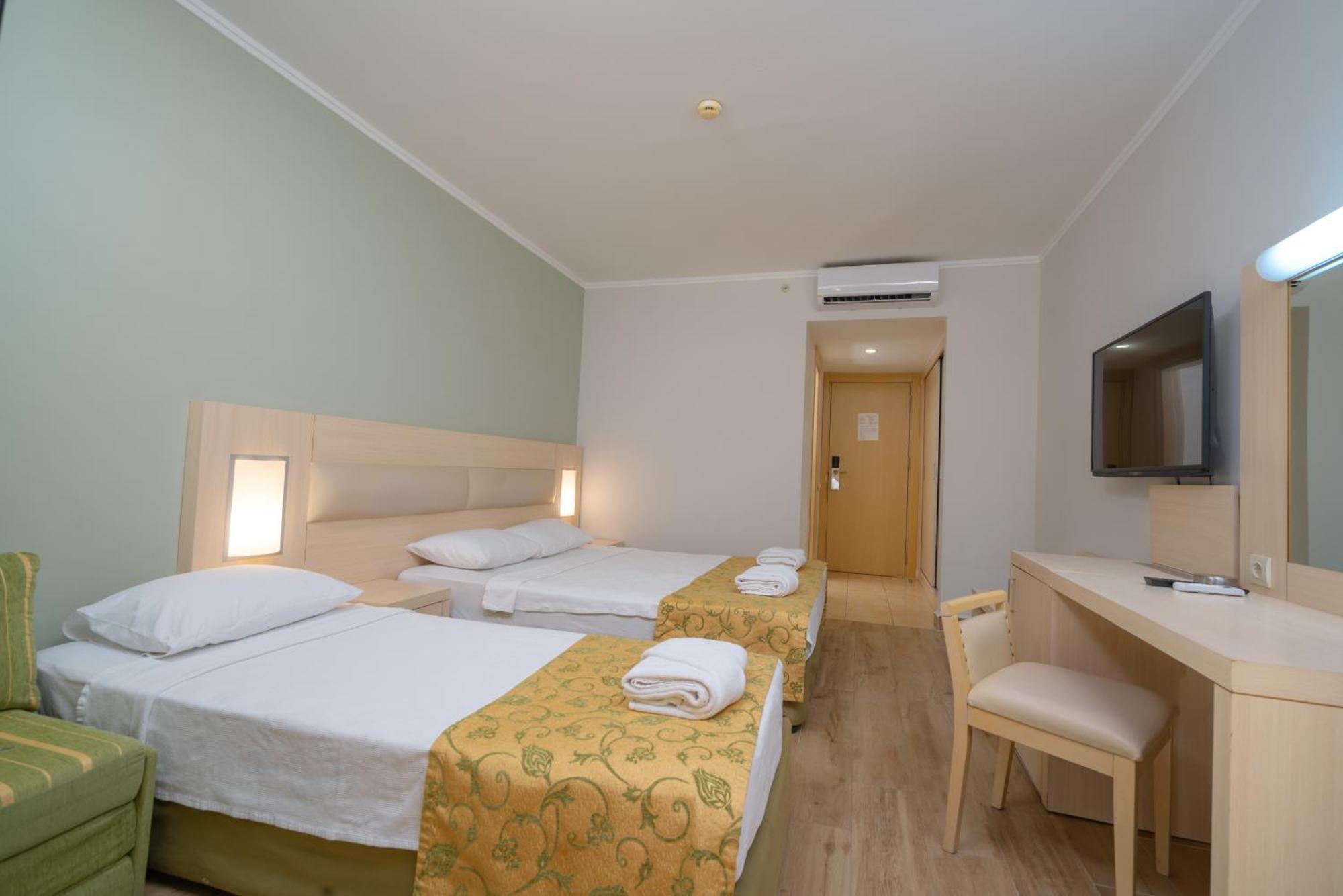 White Lilyum Hotel