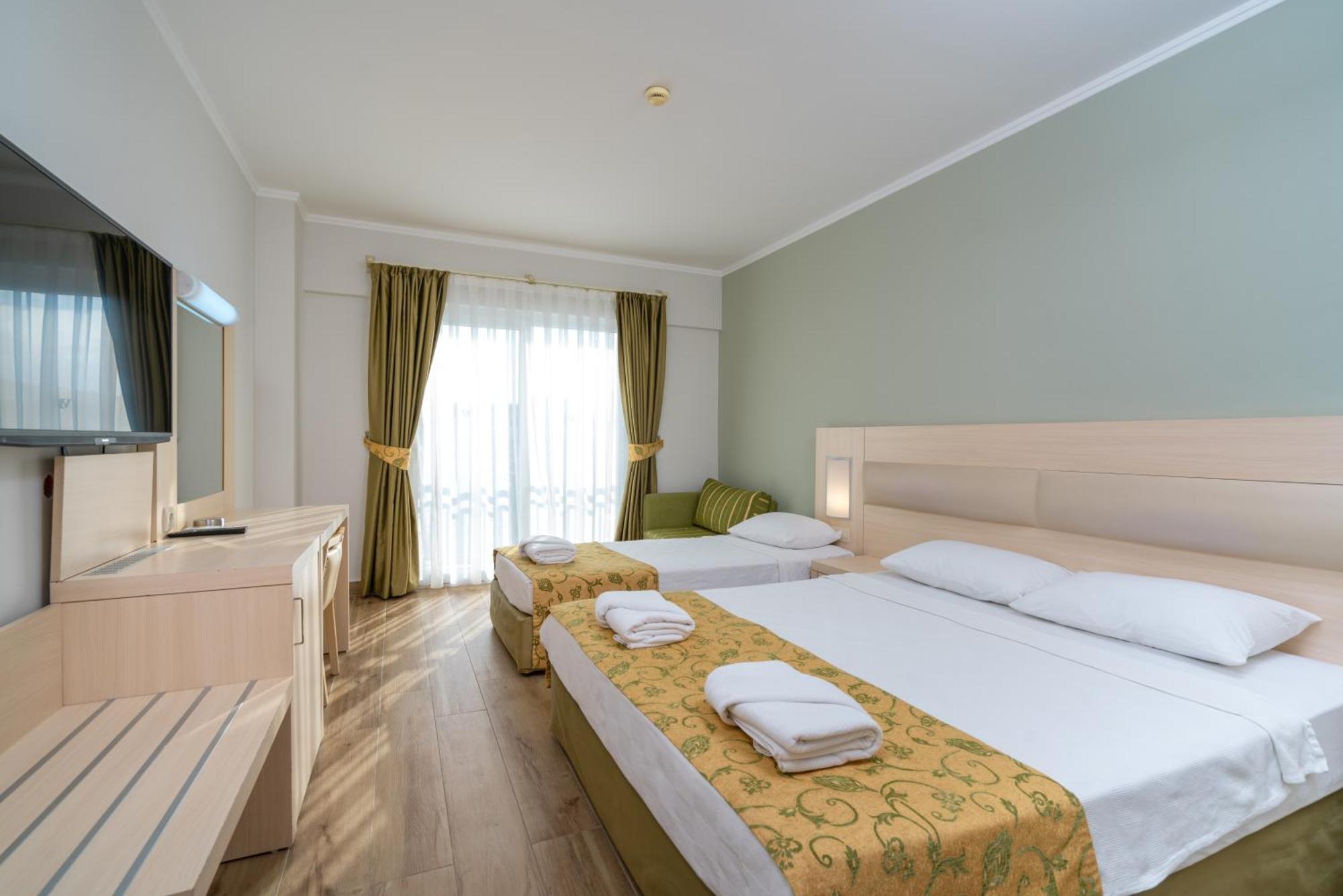Hotel White Lilyum 4*