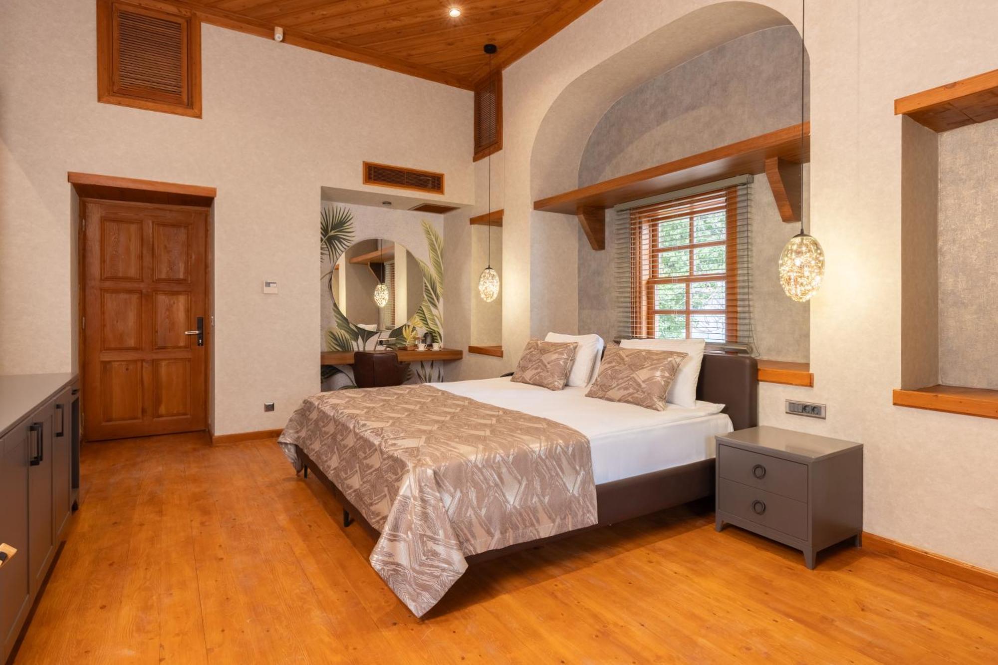 Dumos Hotel *