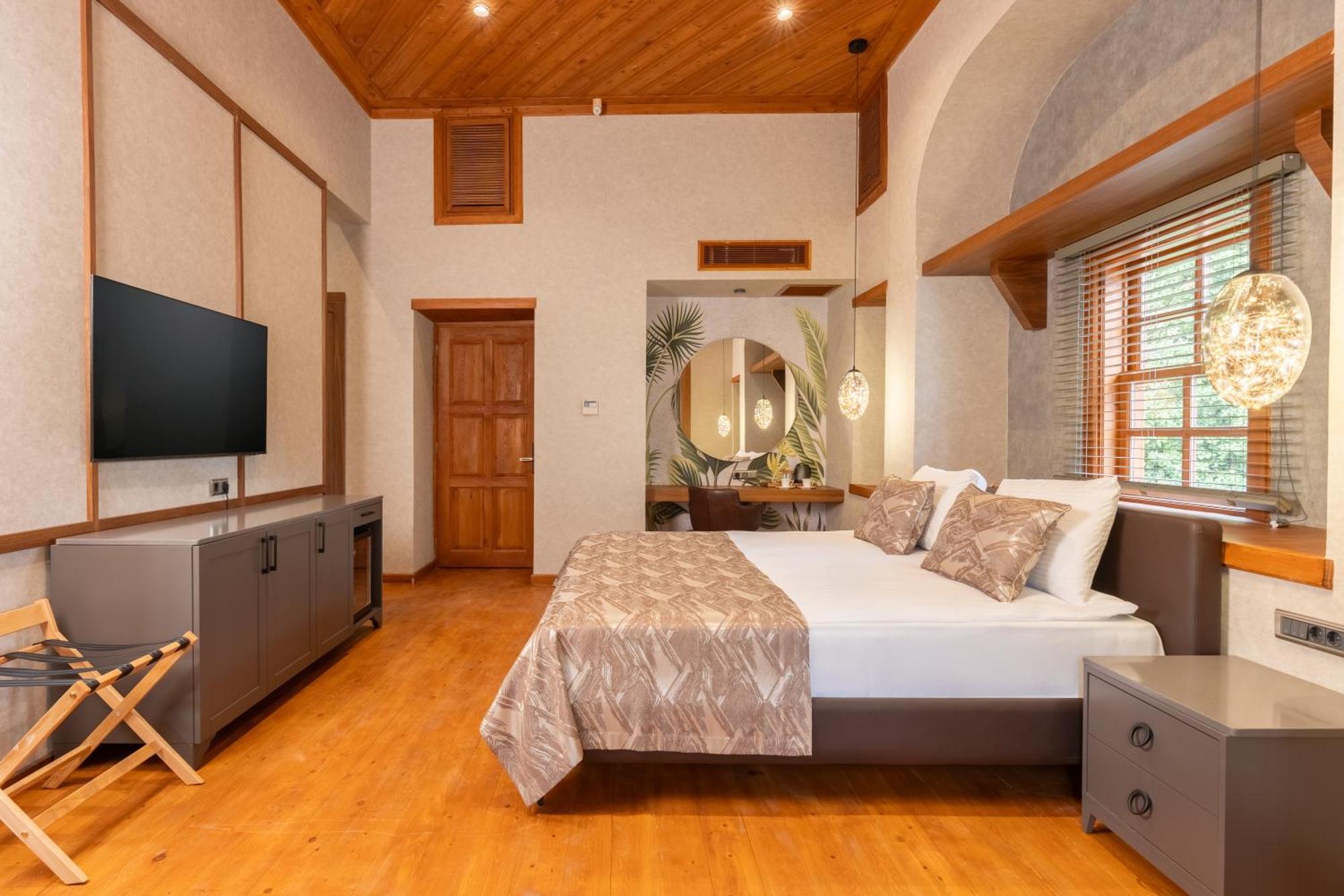 Dumos Hotel