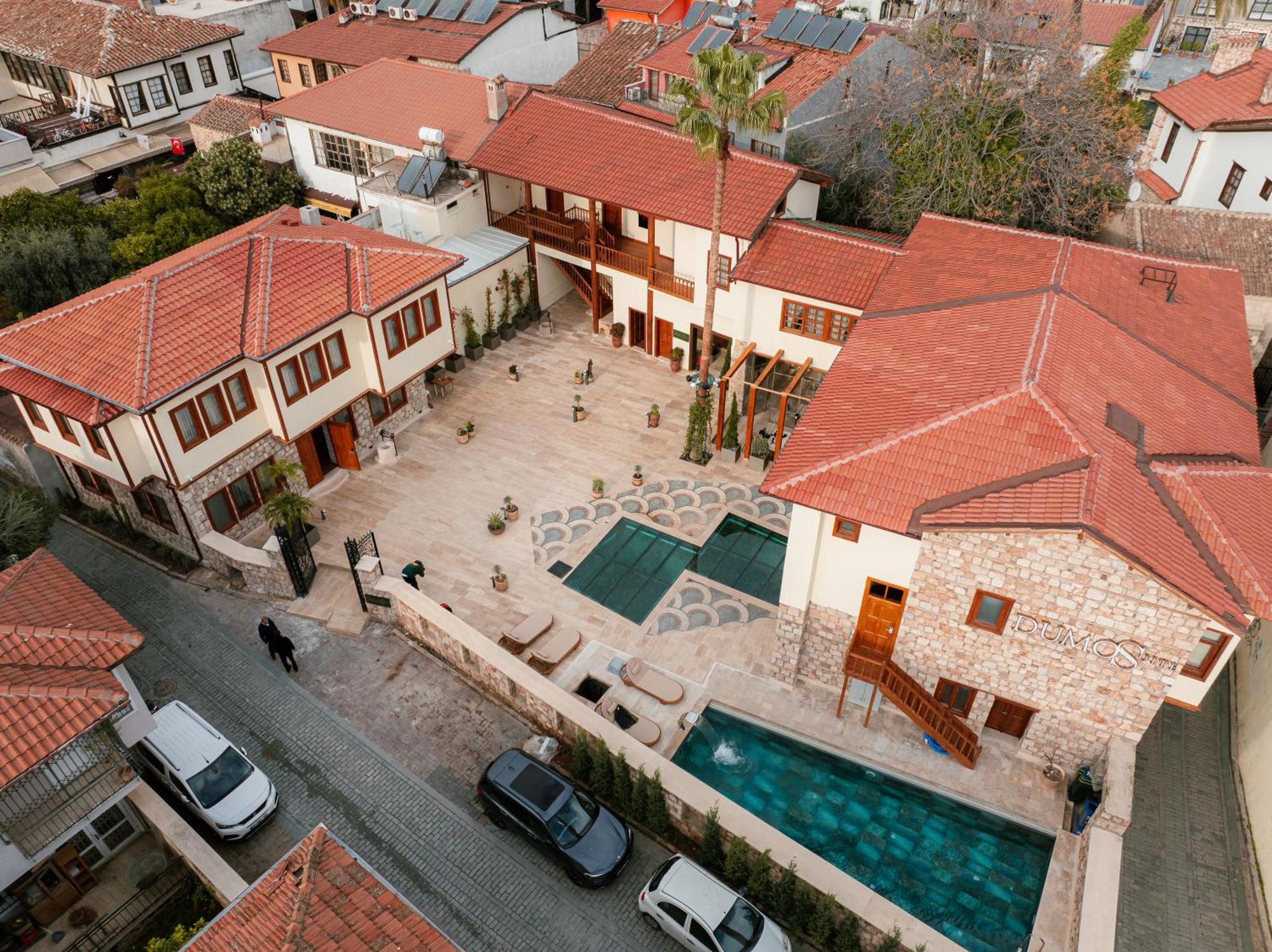 Dumos Hotel